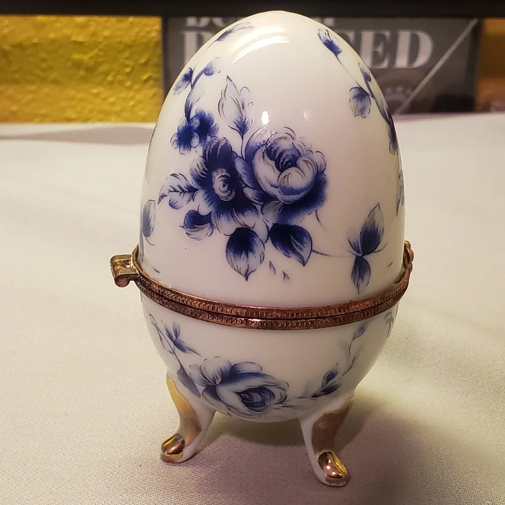 Vtg Limoges Handpainted Porcelain Egg Trinket Box